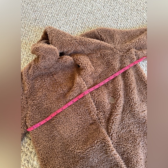 UNIQLO long camel brown teddy coat/jacket - Picture 8 of 8